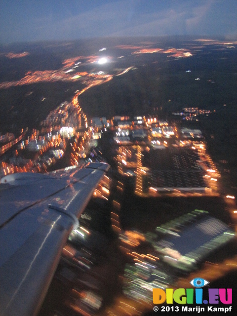 SX32638 Airplane wing over city lights